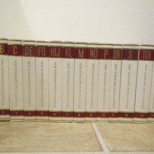 1979 New Standard Encyclopedia Complete 14 Volume Set A Thru Z