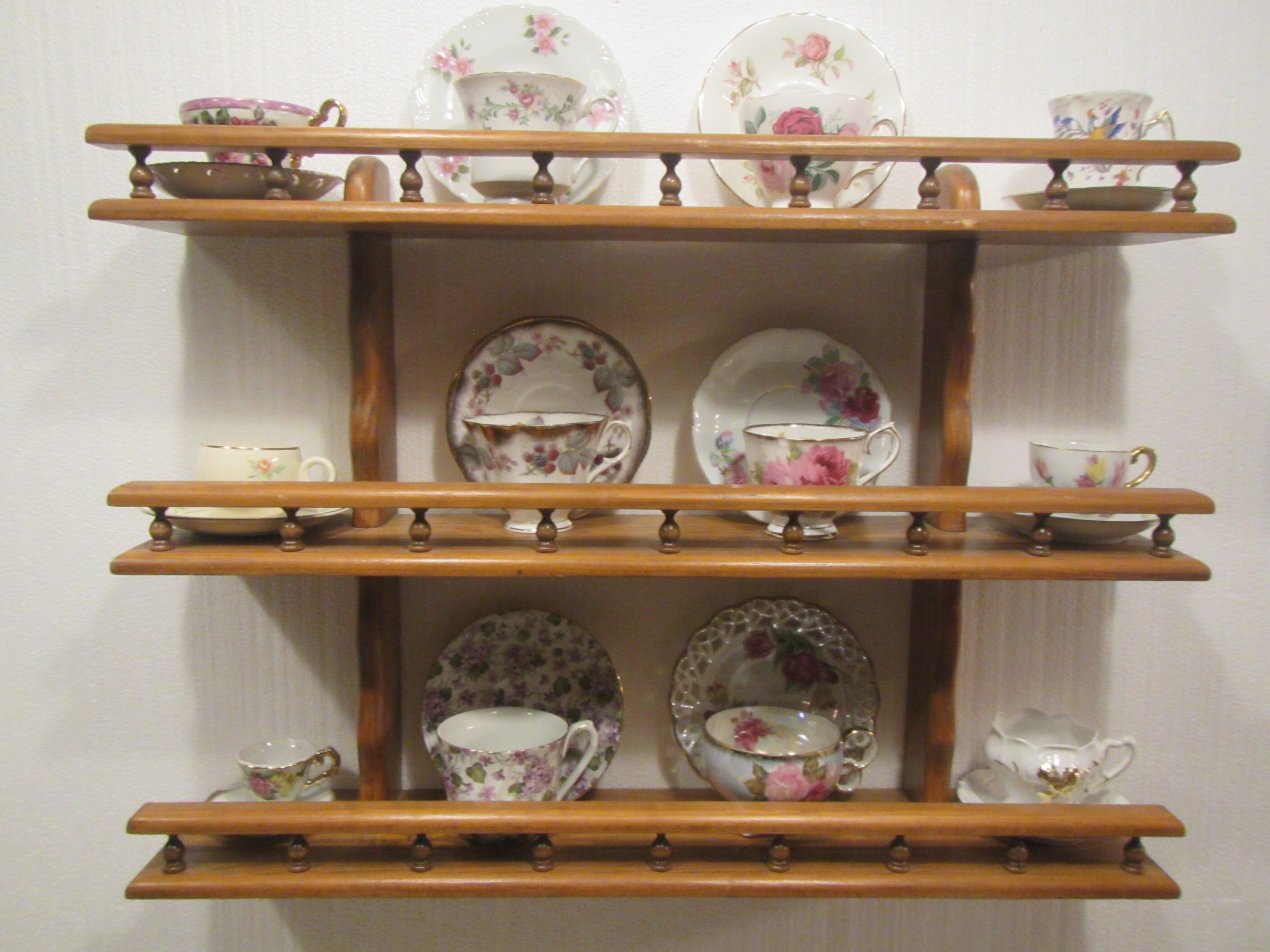 Beautiful Plate Rack / Tea Cup Display / Saucer and Tea Cup Rack