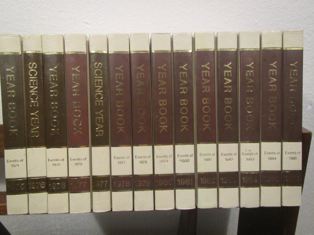 WORLD BOOK ENCYCLOPEDIA Yearbooks , Brown & White* Choice of 1972