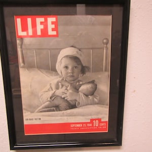 vintage Framed September 23, 1940 LIFE MAGAZINE &quot; Air Raid Victim &quot;   13.5&quot; x 16.75&quot;