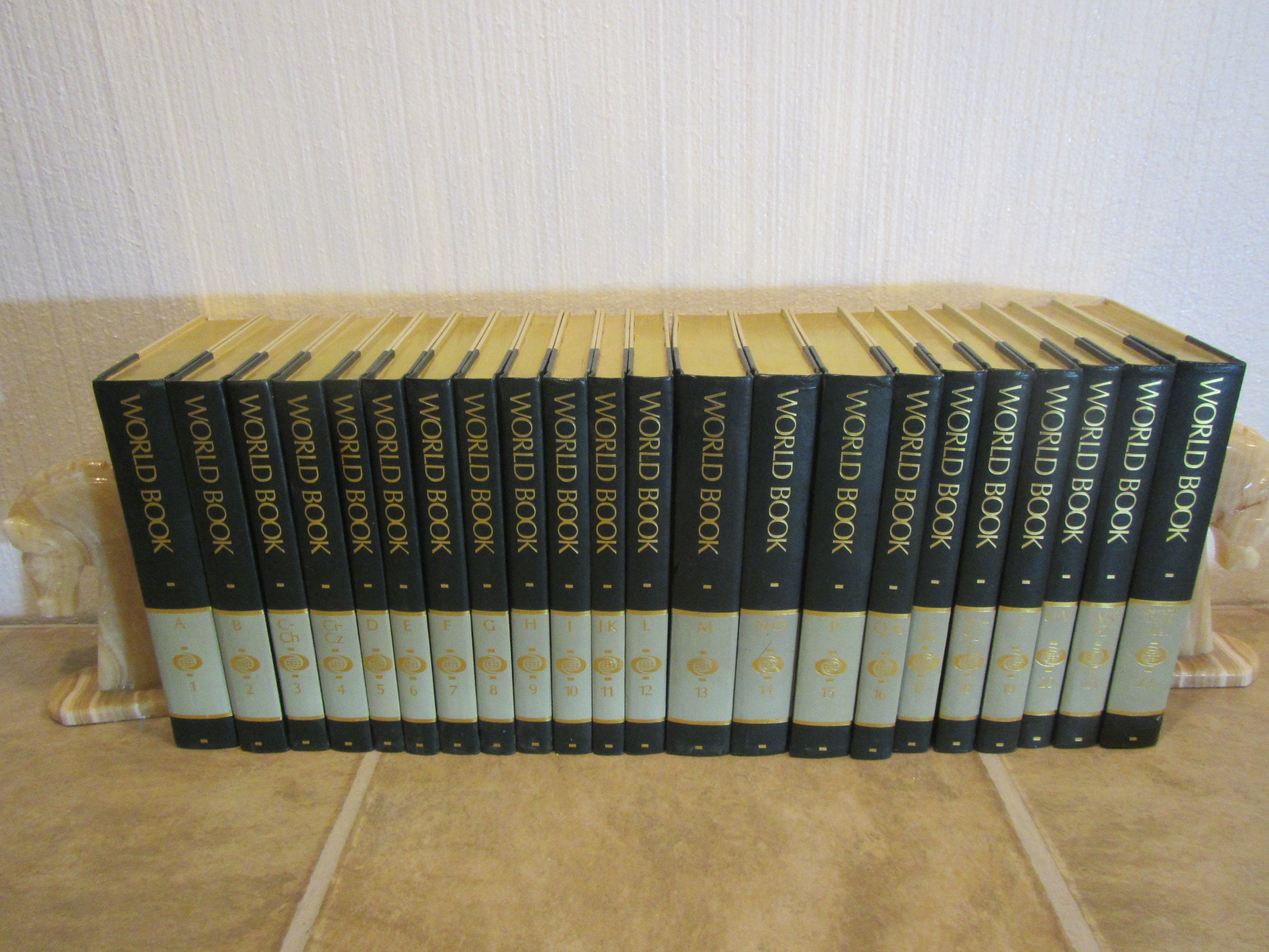 1990 WORLD BOOK Encyclopedia 22 Volume Set , Complete Set A 1990 WORLD BOOK Encyclopedia 22 Volume Set , Complete Set A