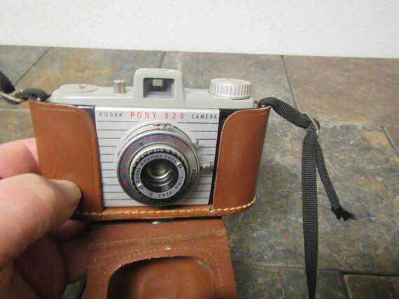 Kodak Pony 828 CAMERA With Case , Kodak Flash 200 Shutter