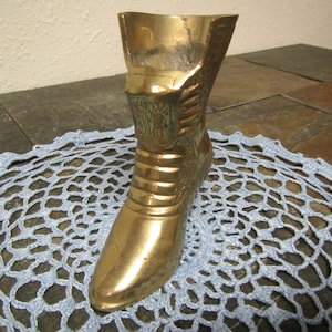 vintage  Detailed solid brass  LADIES VICTORIAN Style BOOT  Statue, figurine , vase, room décor , made in India