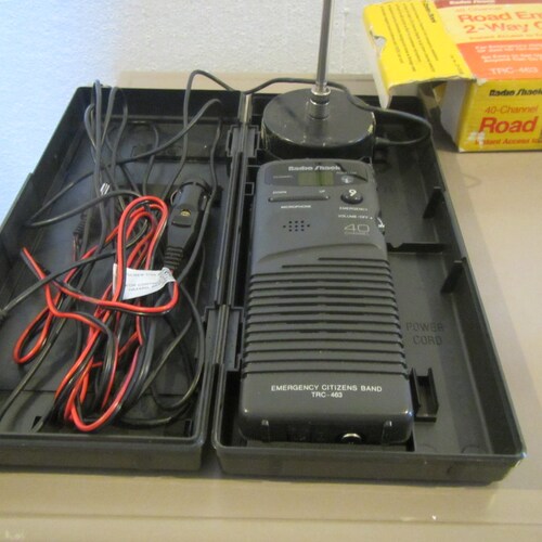Vintage Radio Shack 40 channel Road Emergency 2 way CB Radio TRC463