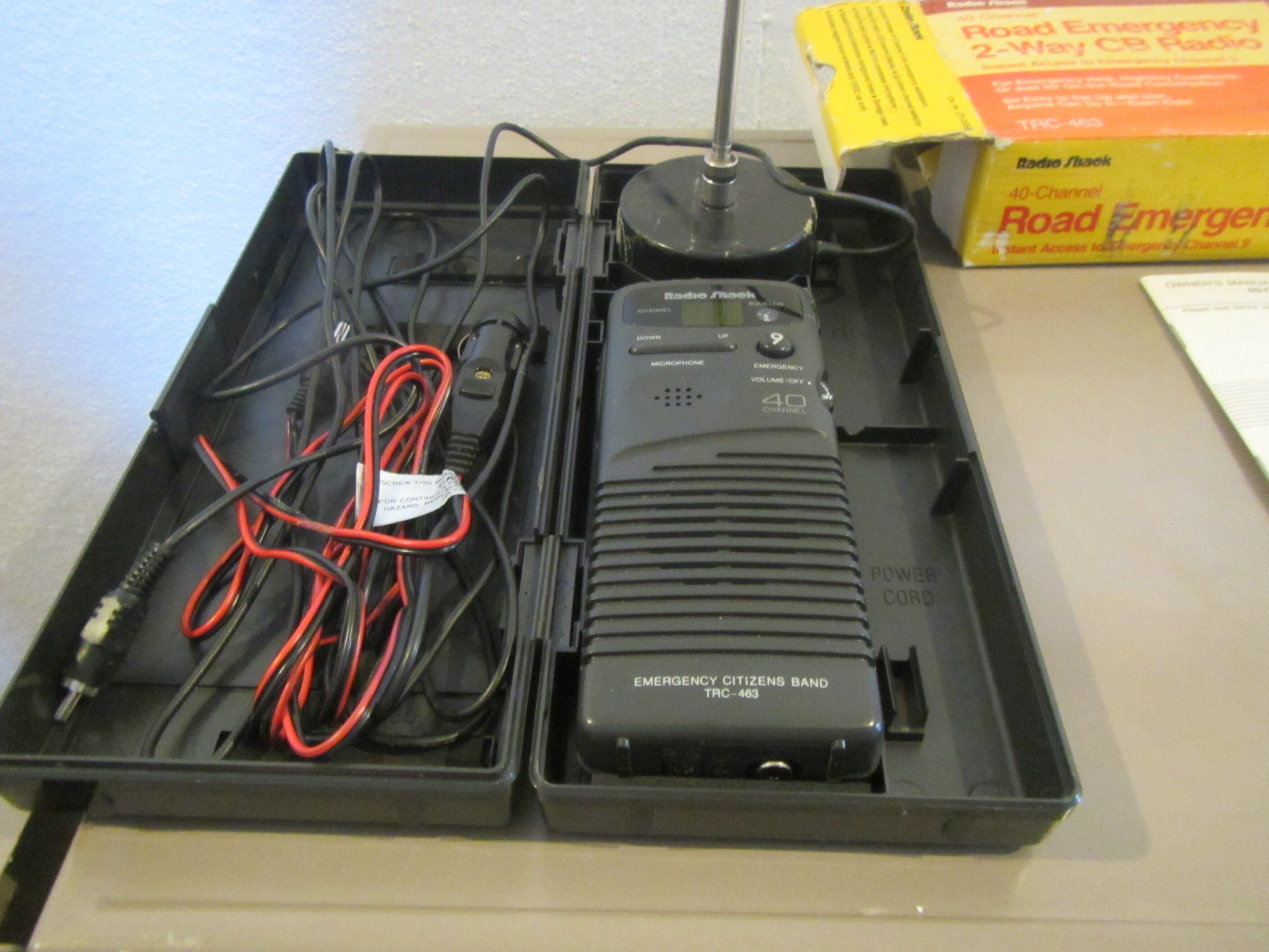 Vintage Radio Shack 40 channel Road Emergency 2 way CB Radio TRC463