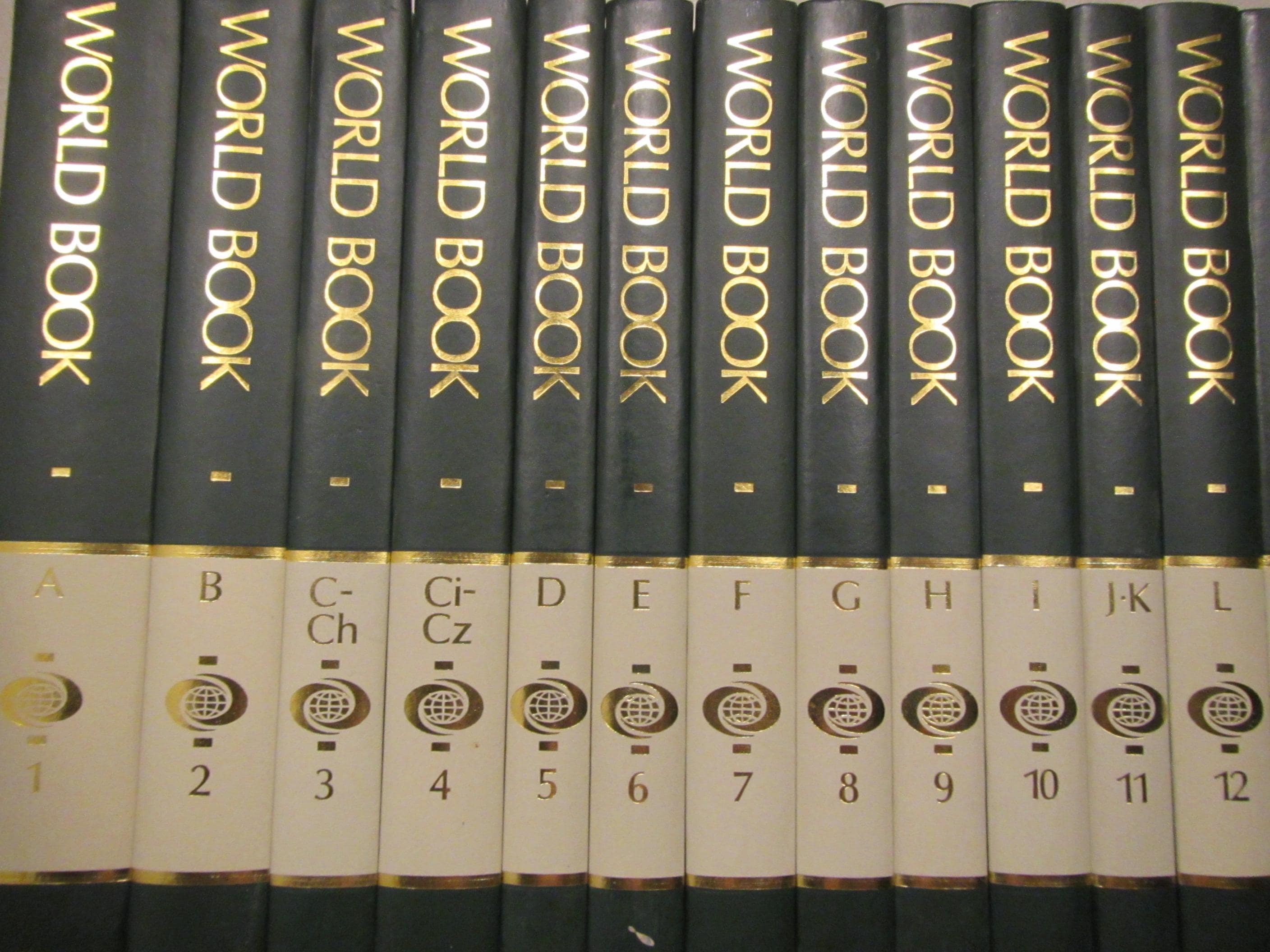ENCYCLOPEDIA YEAR BOOK. 1969〜1992（欠番あり） World Book Encyclopedia Science Year Annual 8 Volumes 1985