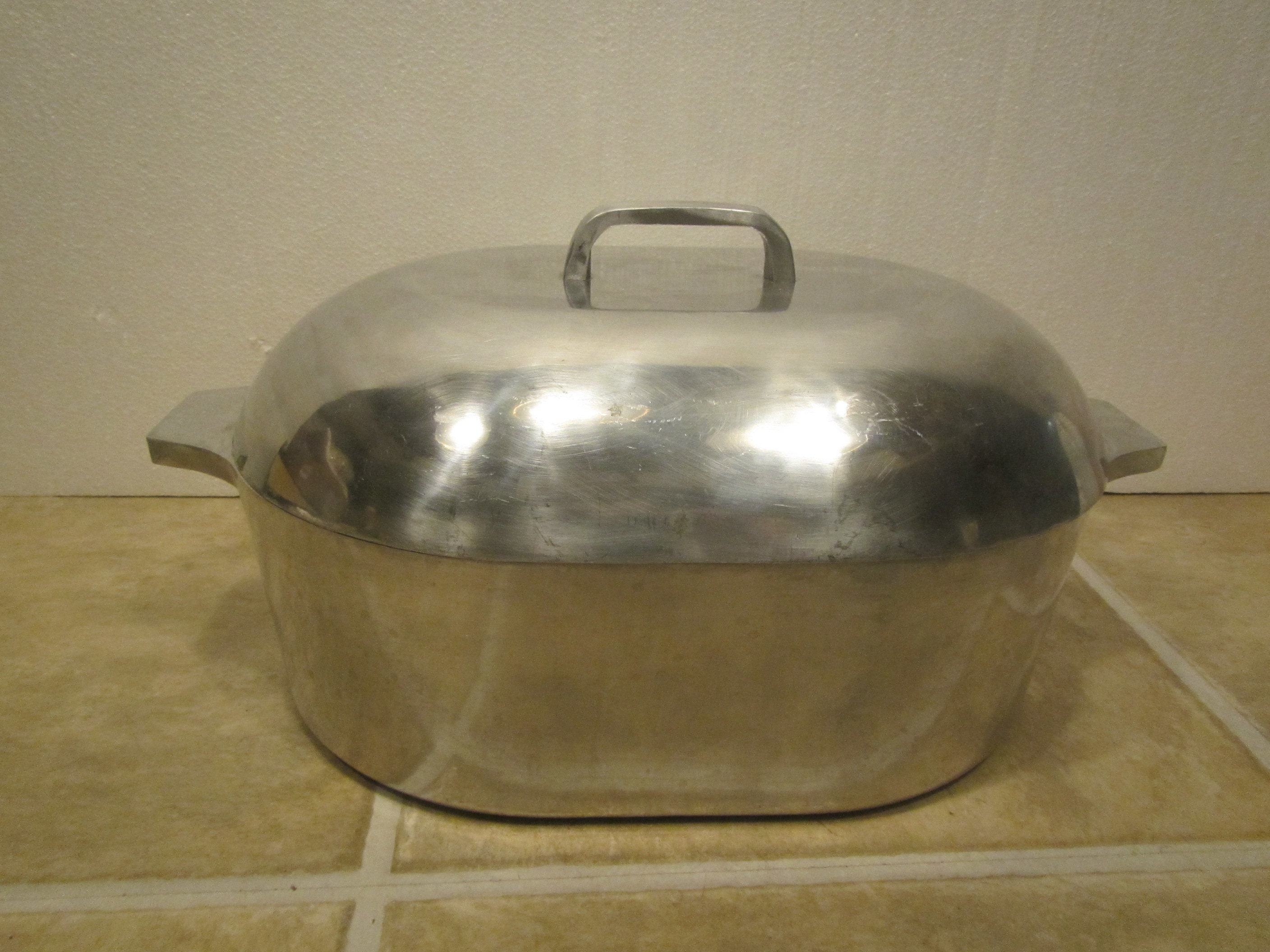 Magnalite 8 quart pot w/lid, broiling pan, steam table pan, lid