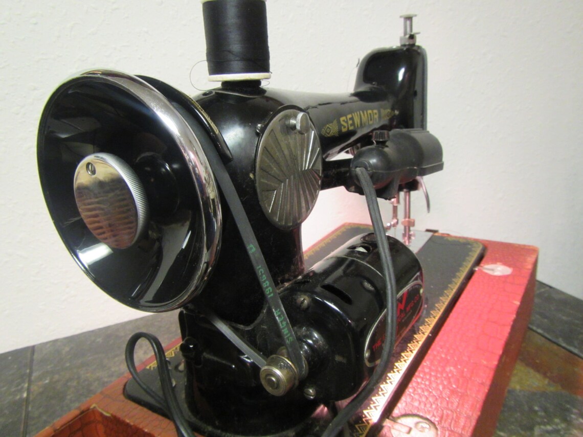 Vintage SEWMOR SEWING MACHINE model 404 electric with foot Etsy