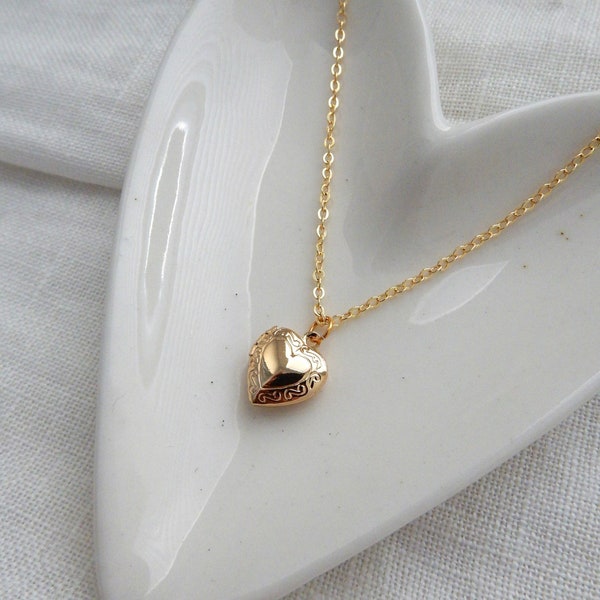Collier médaillon coeur en or | Collier médaillon à breloque Tiny Love, bijoux minimalistes, cadeaux personnalisés pour son collier à cœur ouvert