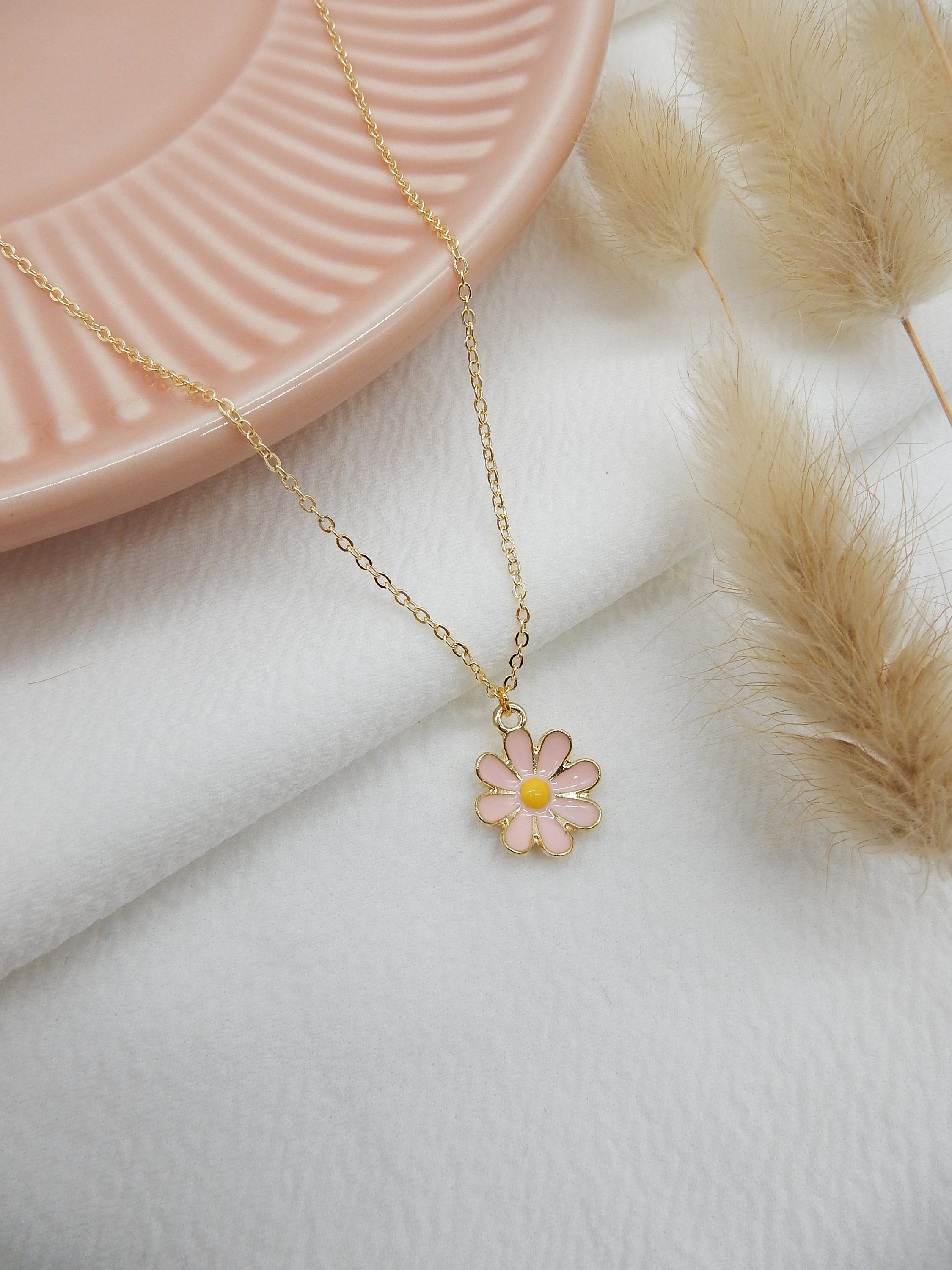 Pink on sale daisy necklace