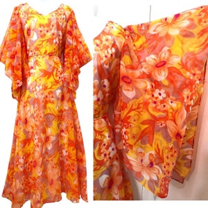 Robe longue en mousseline de soie avec ailes d&#39;ange et manches kimono psychédélique vintage des années 1960, festival de fleurs tropicales éthérées, robe d&#39;hôtesse bohème hippie