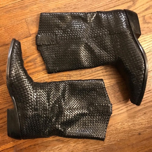 Shops Vintage High-End Cole Haan Western BRAGANO Black Cowboy Boots Basket Weave Woven Leather - Witchy Prairie Goth Cowgirl fits like size 6 6.5