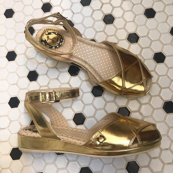 Miss L Fire Reproduction 40’s-style mini wedge in