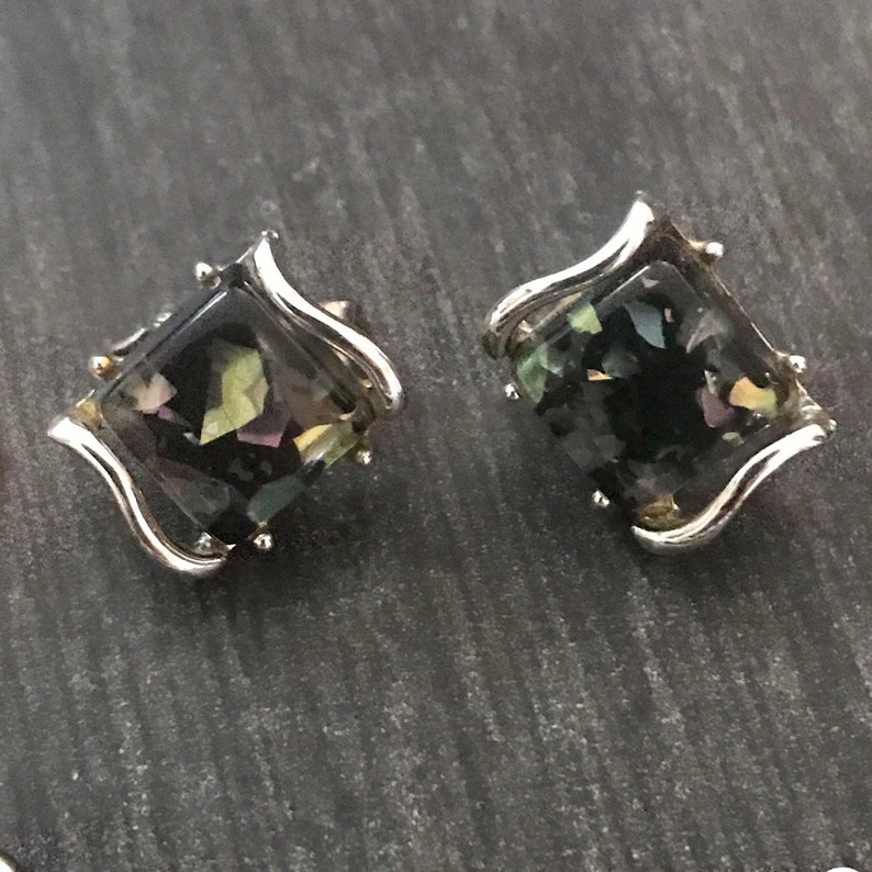 Beautiful 1950s 50s Vintage Black Fleck Goth Tiki Atomic Confetti Lucite resin Silver Tone Bracelet Clip Earrings Set by CORO