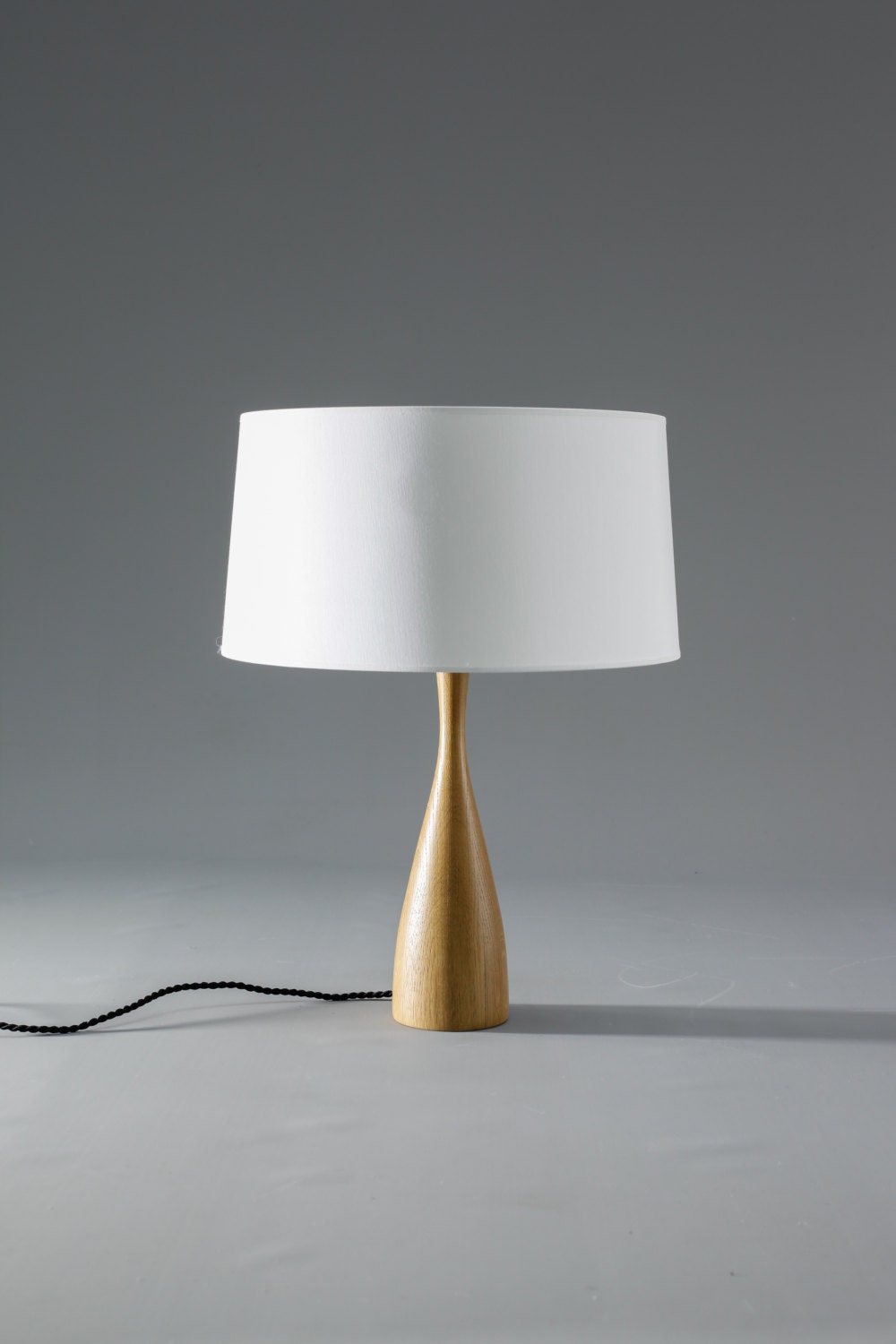 wide base lamp