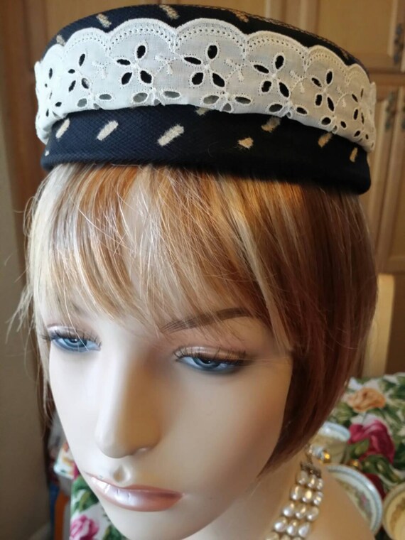 Adorable Unique  Mid Century "BLACK PILL BOX" Hat… - image 3