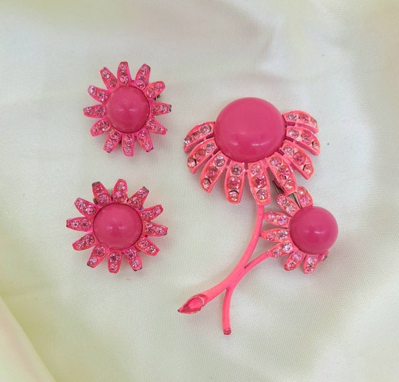 Vintage Weiss Pink Brooch and Clip Earrings Set. … - image 1