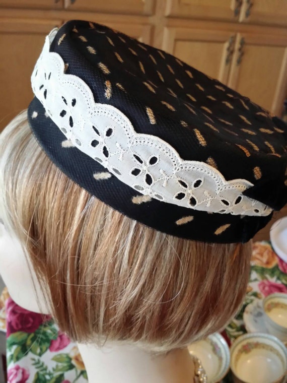 Adorable Unique  Mid Century "BLACK PILL BOX" Hat… - image 2