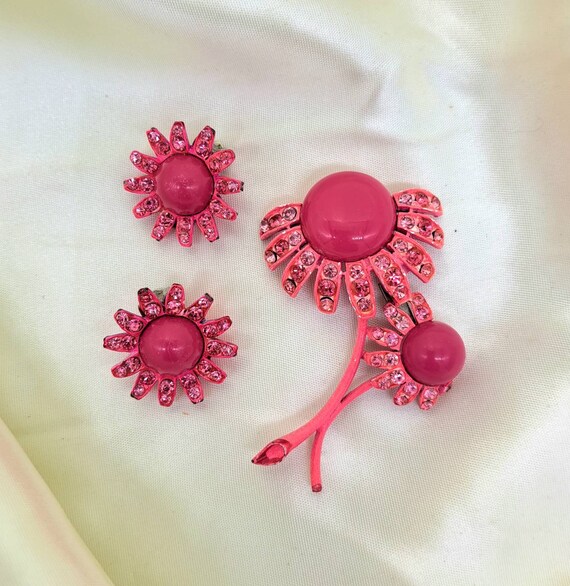 Vintage Weiss Pink Brooch and Clip Earrings Set. … - image 3