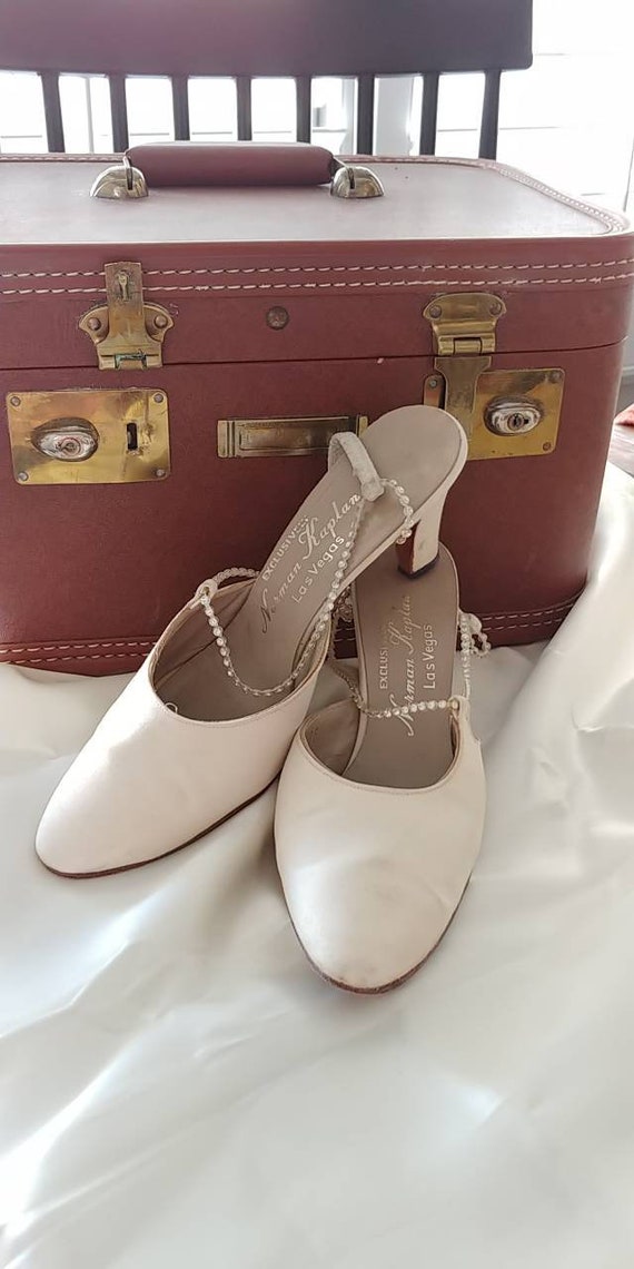 Las Vegas Satin Dance Shoes Ivory. Vintage Exclus… - image 1