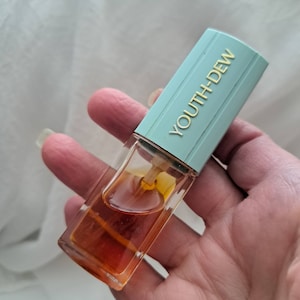 Vintage Estee Lauder, Youth- Dew, EAU De Parfum, Introduced in 1952. Distr. In NY. U.S.A This .25oz Travel Spray Bottle Circ. 1960&#39;s-70s.