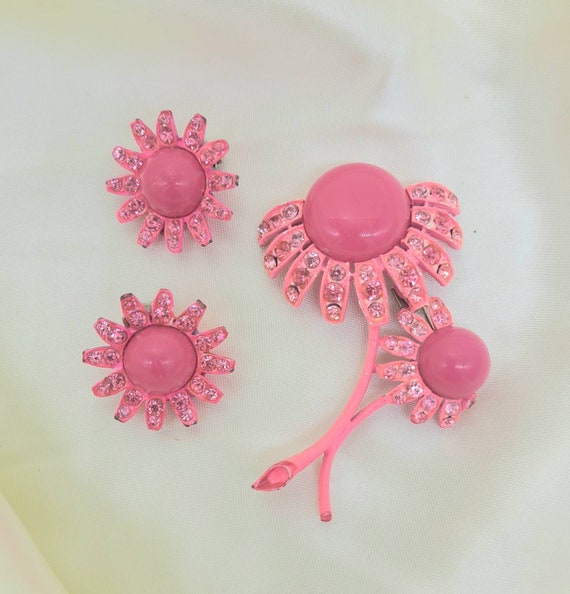 Vintage Weiss Pink Brooch and Clip Earrings Set. … - image 7