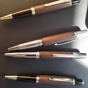Manhattan Walnut Twist Pens