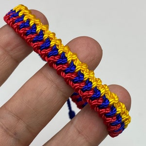 Bracelet colombien. Bracelet aux couleurs de la Colombie. Bracelet chaîne. Couleurs de l'équipe. Noeud chinois