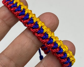 Colombian bracelet. Colombia colors bracelet. String bracelet. Team colors. Chinese knot