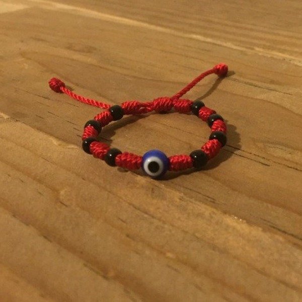 Baby evileye bracelet. Baby Evil eye bracelet. Baby Bracelet. Evileye baby bracelet. Mal de ojo. Knots bracelet. Baby Bracelet