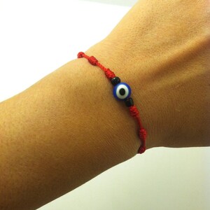 Pulsera de hilo rojo. Pulsera de mal de ojo. Pulsera de nudos. Pulsera protectora.