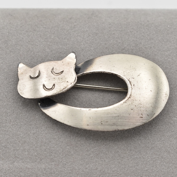 925 Brushed Silver Sleeping Cat Brooch ~ Otto Robert Bade ~ MCM