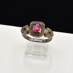 SA Signed 925 Ruby Art Deco Style Ring ~ Size 8 1/2 To 8 3/4