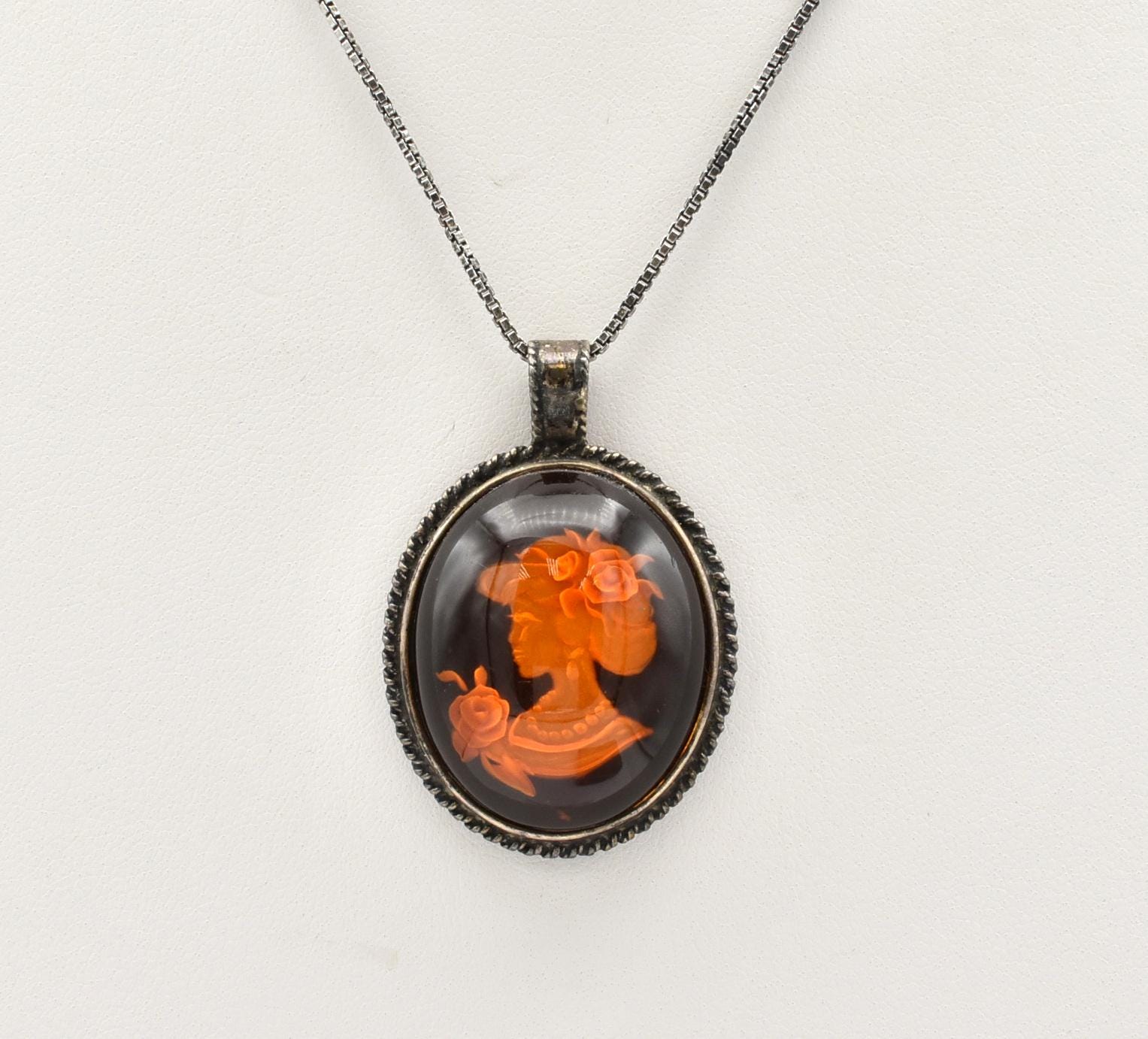 ポーランド製ペンダントライト2個/Vintage Poland pendant 925 Poland Amber Intaglio Pendant Necklace ~ 16 Inches - Etsy