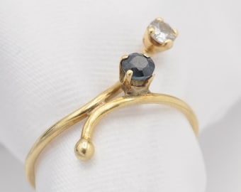 Anillo de diseño con diamantes y zafiros en oro amarillo de 14 quilates ~ Talla 2 1/4 a 2 1/2