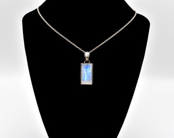 925 Moonstone Pendant ~ 20 inch Chain