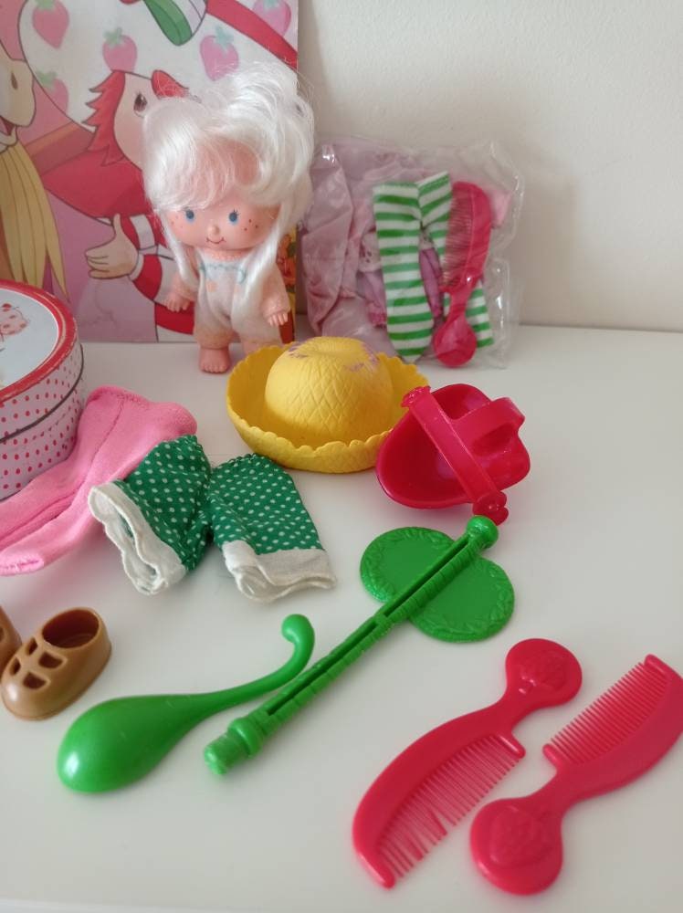 Strawberry shortcake doll clothes sales