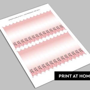 K&ouml;nnte beinhalten: Druckbare Blatt mit rosa und wei&szlig;en Strohhalm-F&auml;hnchen mit dem Text "St&auml;rke Mut" und einem rosafarbenen Band-Design. Das Blatt ist nur f&uuml;r den pers&ouml;nlichen Gebrauch bestimmt und kann zu Hause ausgedruckt werden.