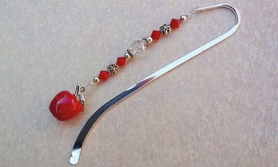 Teacher Gift, Beaded Bookmark , Red Apple Bookmark, Apple for the Teacher, Reading Teacher Tutor