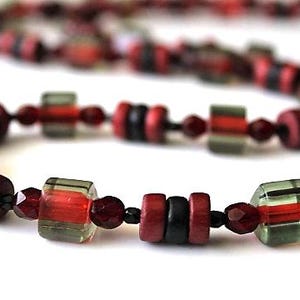 Short Chunky Red & Black Necklace