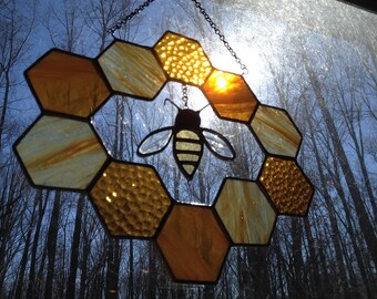Stained Glass Bee and Honeycomb Wreath (c)