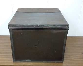 old fashioned hat boxes