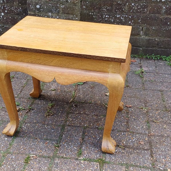 Taburete victoriano vintage de fresno inusual con compartimento interior. De alta calidad y bien hecho. Perfecto como taburete de recibidor, para guardar llaves o como taburete de piano.