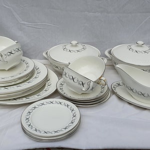 Top Quality Wedgwood Fairmont Bone China Dinner Service