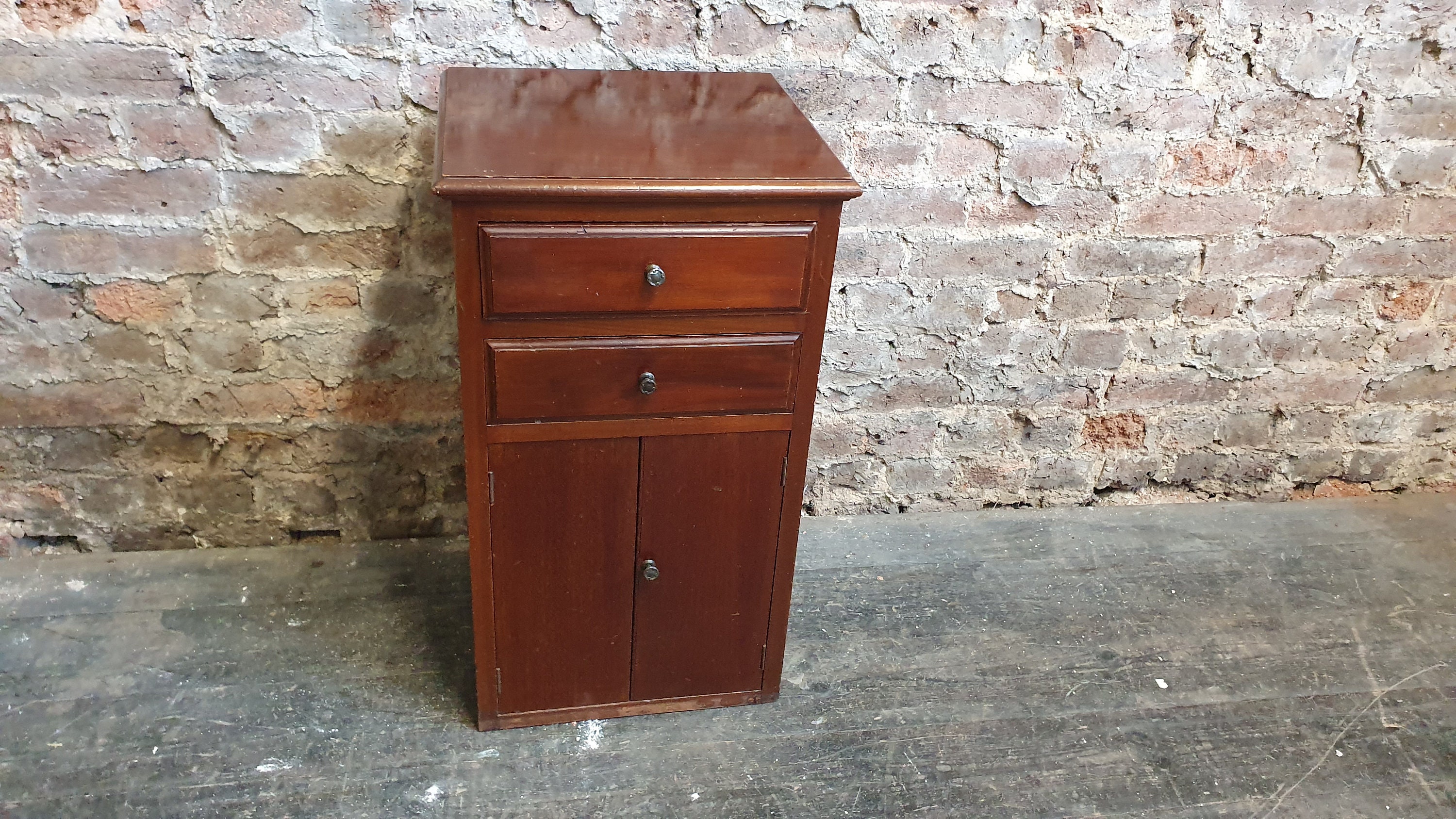 Mahogany nightstands on sale for sale