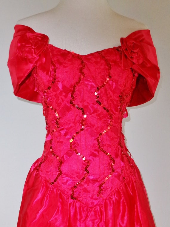 Vintage 80’s Roberta Red Satin Shawl Sequin Lace P