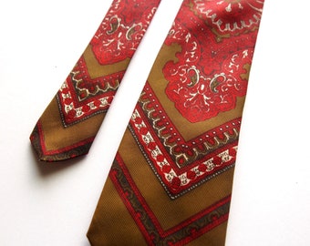 Gorgeous Mens 1950s / 1960s Vintage Olive Green and Red Classic Style Paisley Chevron Graphic Stripe Skinny Necktie