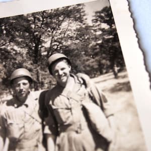 BESTIES 1940s / 40s WW2 Rugged Hugging Young Buddy Affectionate Male Soldier Bromance Beefcake Snapshot Gay Interest Vintage Photograph