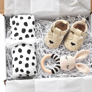 Neutral Baby Gift Box | Baby Shower Gift | Newborn Gift Set | Baby Boy Gift | Baby Girl Gift | Welcome Baby Gift | Expecting New Mom Gift