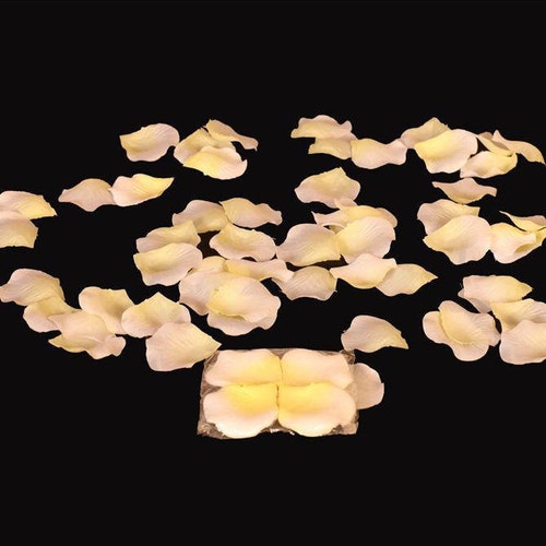 100 Pcs Silk Rose Petals White